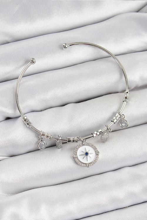 Pirinç Zirkon Taşlı Pusula Model Gümüş Renk Charm Bileklik - EBJ250705W36295