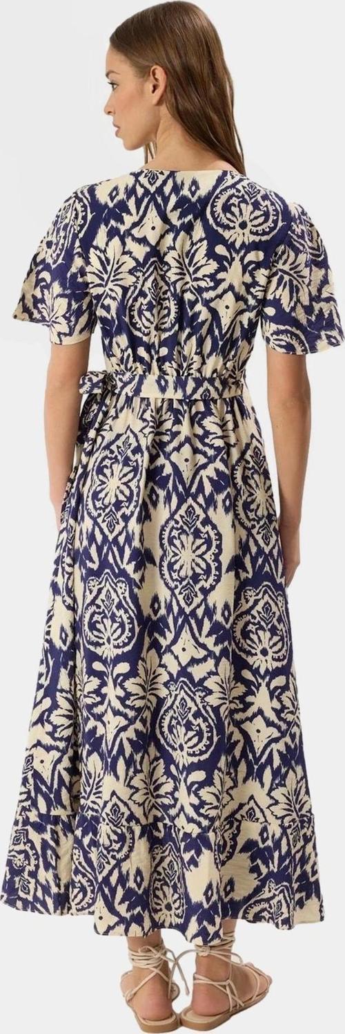 Rahat Kesim Çiçek Desenli Midi Elbise Viskoz Kumaştan Üretilmiştir Mükemmel Uyum