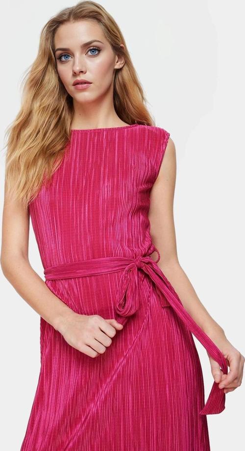 Rahat ve Şık Pilise Midi Elbise Polyester Kumaş Bisiklet Yaka Kuşaklı Konforlu Kesim