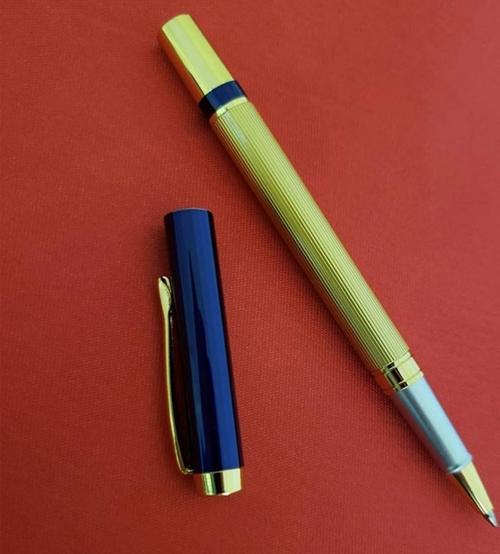 Kutulu Lacivert Gold Tasarım Roller Kalem