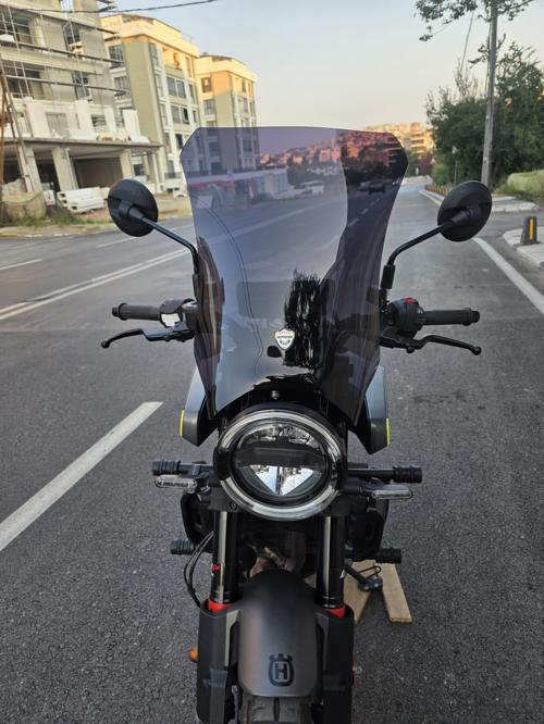 KTM Husqvarna Svartpilen 250-401 Ön Cam 2020-2025 Model 47cm Siyah Renkli 4mm