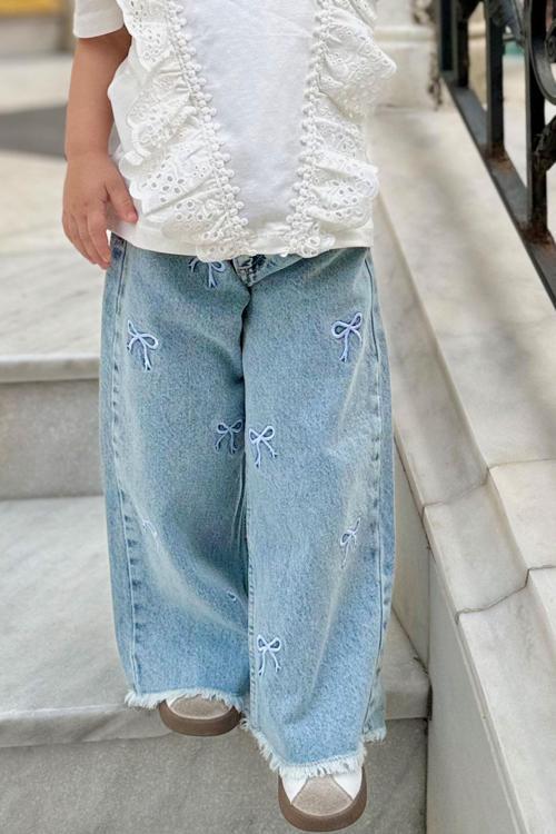 Kız Çocuk Jean Pantolon Fiyonk Nakışlı Paça Kısmı Püskül Detaylı 3-7 Yaş, Açık Mavi