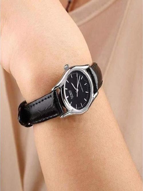 CASIO MİNİMAL SİYAH DERİ KAYIŞLI KADIN KOL SAATİ