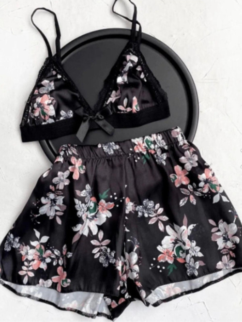 Saten Şortlu Gecelik Takım Çiçek Desen Ip Askılı Dantelli Crop ve Saten Şort Takım / 2 Parça
