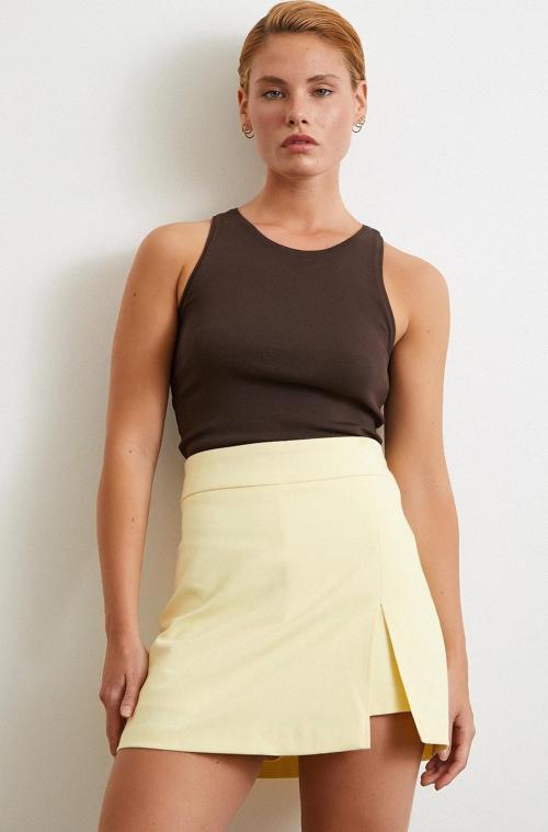 Yırtmaçlı Şort Etek Sarı