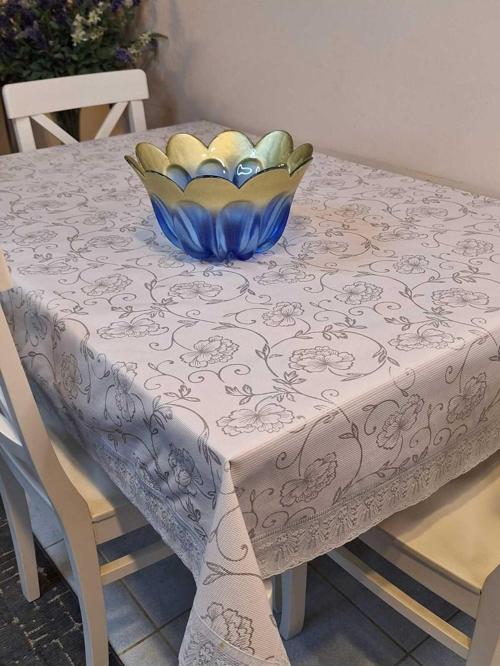 Kaydırmaz Tabanlı Pvc Muşamba - Desenli Silinebilir 120 X 150 Hazır Masa Örtüsü