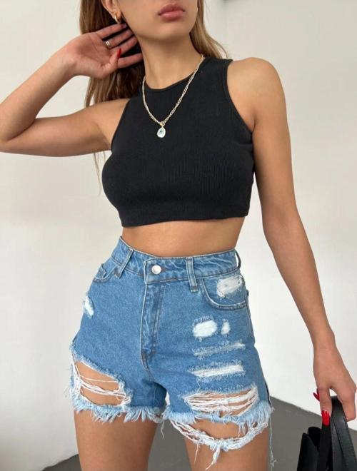 Yırtık Denim Şort Gündüz ve Gece Stil