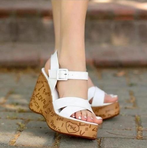 Kenja Beyaz Cilt Dolgu Topuk Sandalet