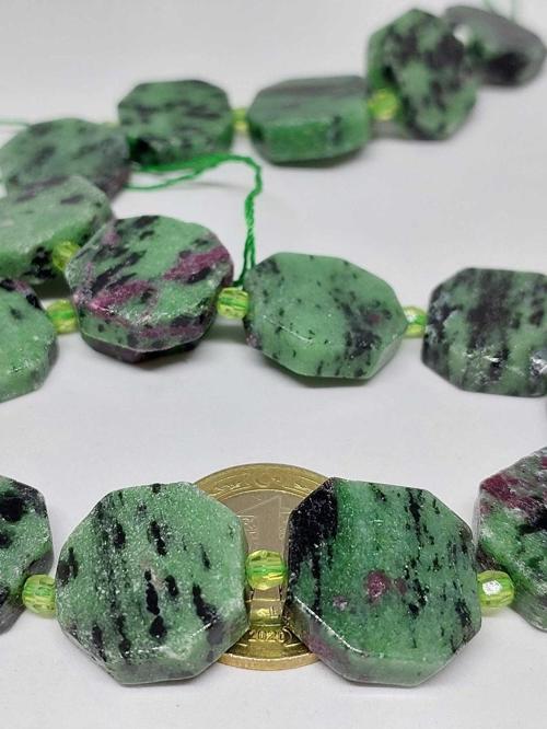 Anyolit (rubizoit – Rubyzoisit) Taşı Sekizgen Şekilli/adet (35700-1)