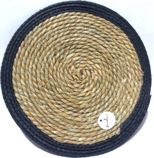 Yemeklerinizi Servis Etmek Için 38X38Cm Çapında Yuvarlak Hasır Kaliteli Malzemeden Üretilmiştir