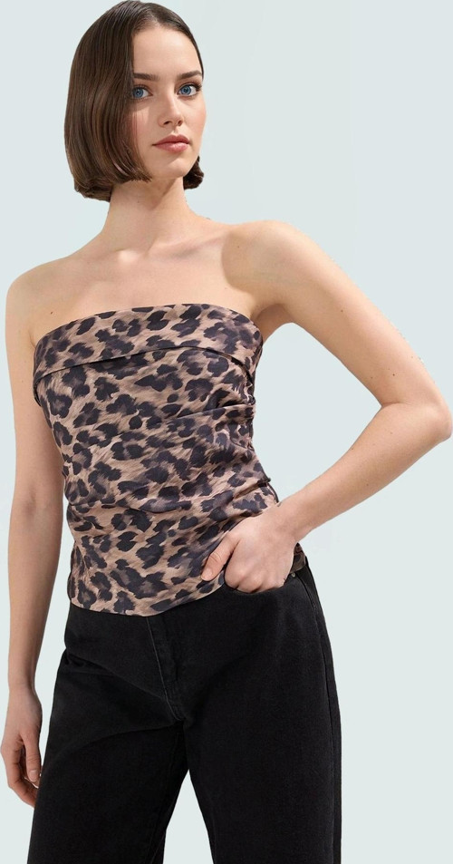 Straplez Fitted Dokuma Bluz Şık ve Rahat Yazlık Trend Tasarım Seçkin Malzeme