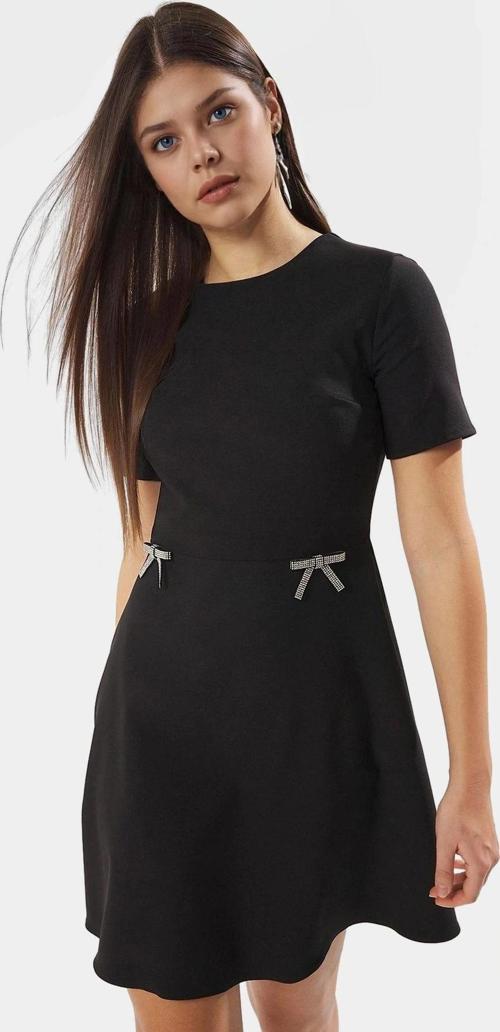 Şık Mini Elbise Fiyonklu Detay 88% Polyester Yazlık Günlük Konforlu Kesim Modern Stil Trend Tasarım