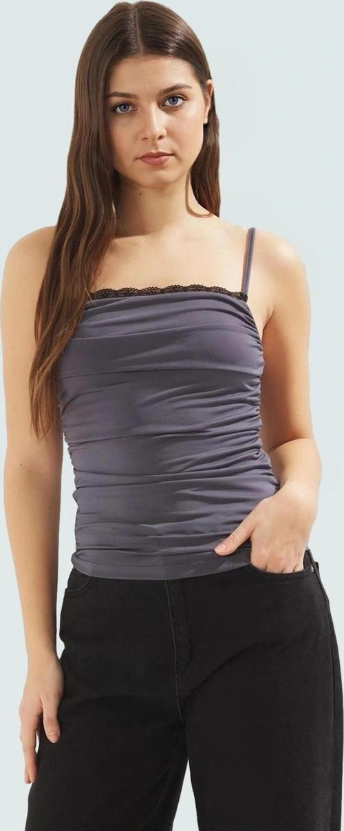 Örme Micro Dokuma Fitted Bluz Kare Yaka İnce Askılı Günlük Stil Kaliteli İşçilik Seçkin Malzeme