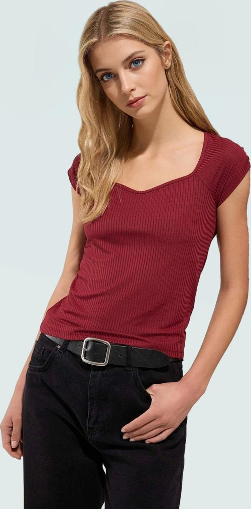 Fitted Örme Bluz Kalp Yaka Yazlık Günlük Premium Kalite Kullanım İçin Modern Stil