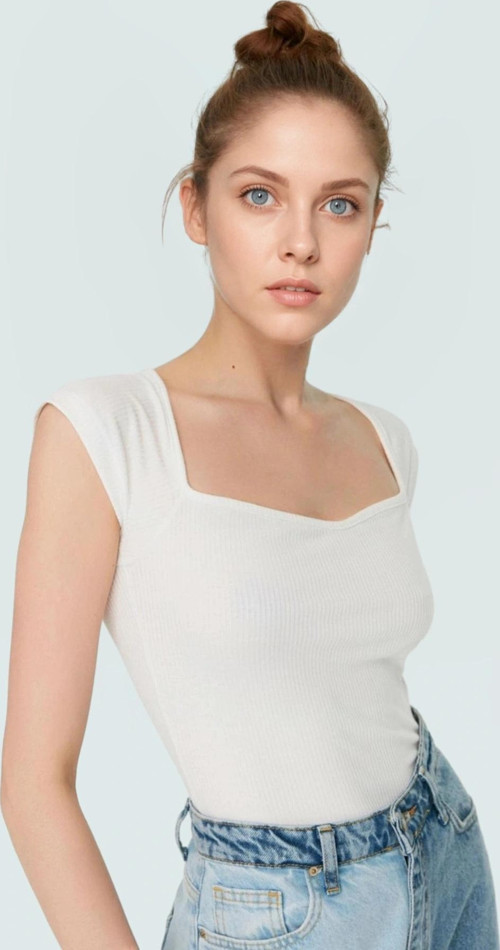 Fitted Örme Bluz Kalp Yaka Yazlık Günlük Premium Kalite Kullanım İçin Modern Stil