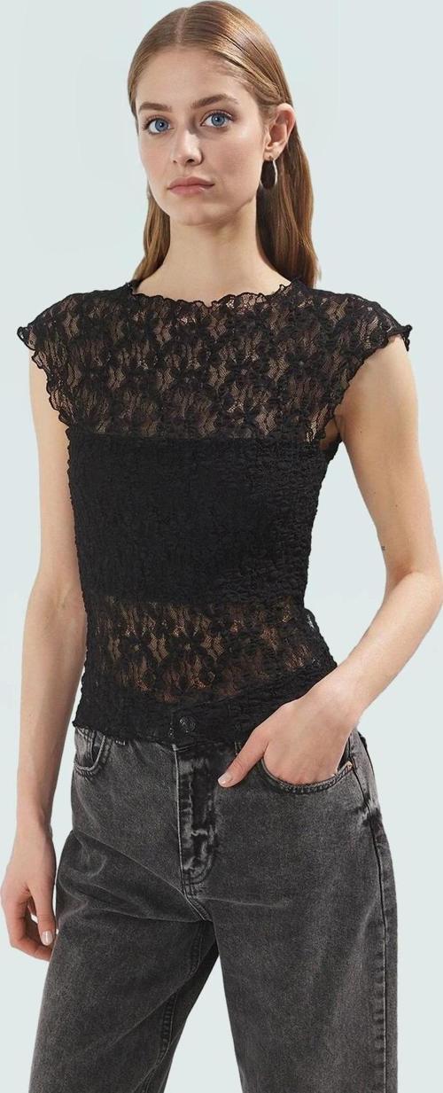 Kadın Bisiklet Yaka Dantel Detaylı Fitted Bluz Yaz Koleksiyonu Zarifane Tasarım