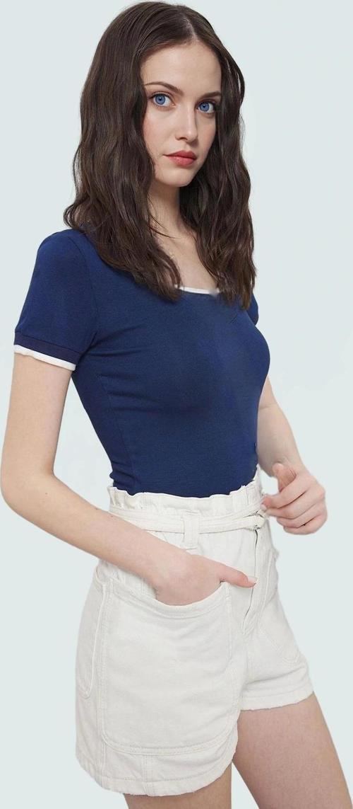 Kadın V Yaka Kısa Kollu Fitted Viskon Ribana Bluz Günlük Kullanım Konforlu Kesim Rahat Ve Şık