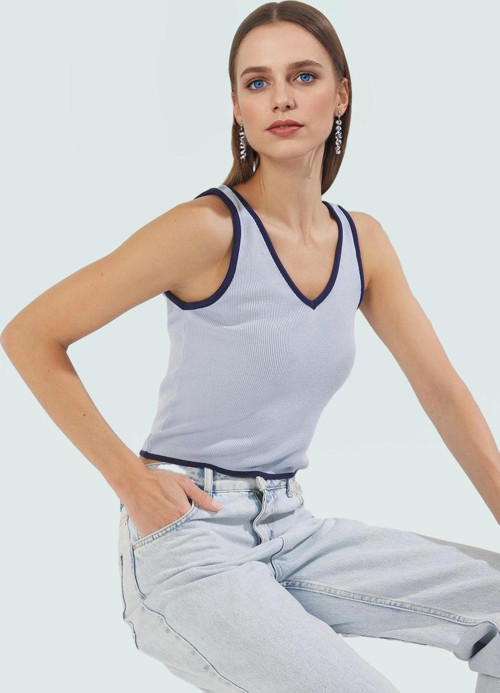 Şık Crop Bluz Fitted Kalıp Triko Kumaş Modern Stil Profesyonel Görünüm Seçkin Malzeme