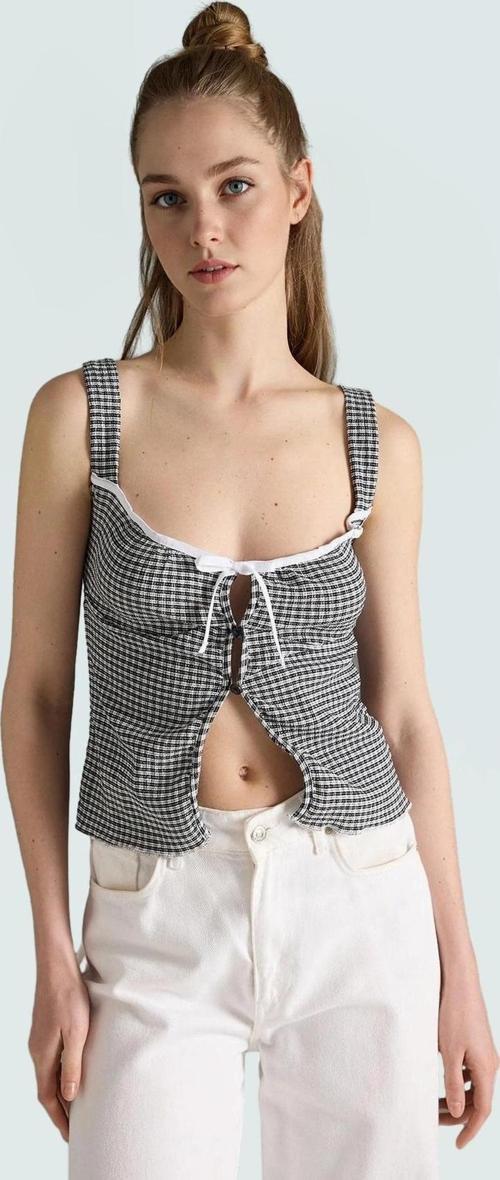 Şık Kare Desenli Bağcıklı Fitted Örme Bluz Yazlık Günlük Tarz Konforlu Kesim Özenle Seçilmiş