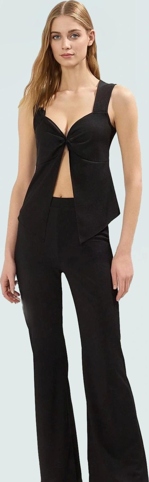 Şık Fitted Kalp Yaka Üst ve İspanyol Paça Alt Takım Uzun Ömürlü Seçkin Malzeme