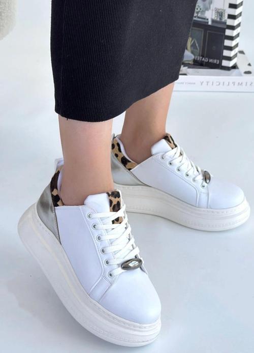 Gasta Beyaz Cilt Gümüş Detaylı Bağcıklı Spor Ayakkabı