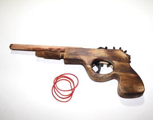 Ahşap Lastik Atan Tabanca