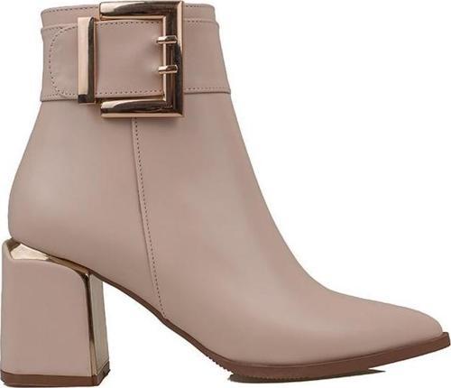 Krem Kemer Detaylı Sivri Burun Kadın Klasik Bot
