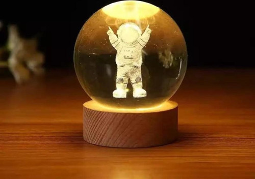 Büro Ev Hediyesi için 6CM Işıklı Ahşap Altlıklı Astronot Mini Cam Küre