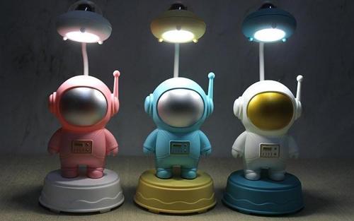 Astronot Masa Lambası