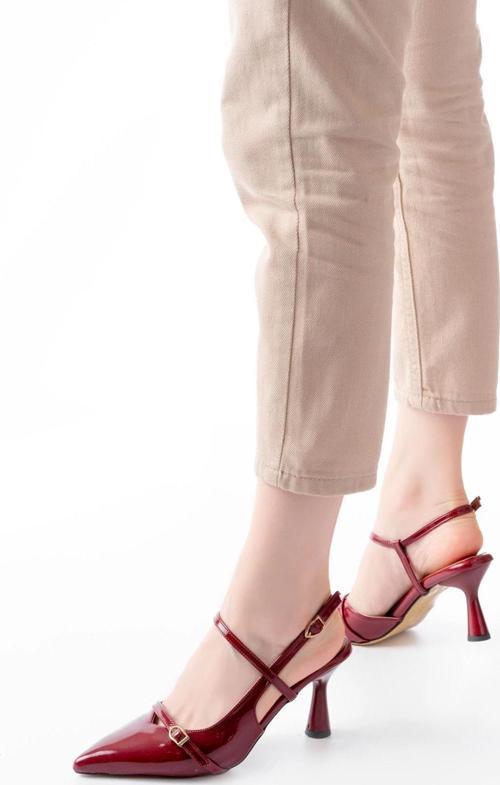 K-6722 Bordo Rugan Toka Detaylı Sivri Burun Kadın Ayakkabı