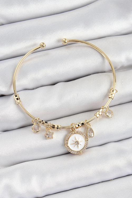 Zarif Kadın için Golden Pirinç Zirkonlu Pusula Motif Charm Bileklik