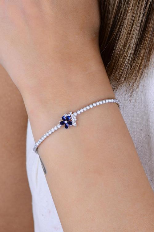 Gümüş rodyumlu pırlanta modeli safir ve zirkon taşlı bahar çiçekleri su yolu bileklik [barcode]