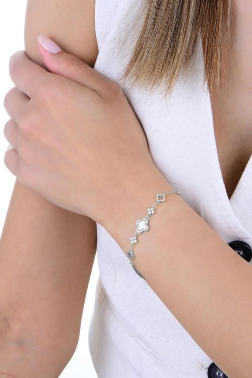 Gümüş rodyumlu zirkon taşlı top zincir detaylı beşli yonca bileklik [barcode]