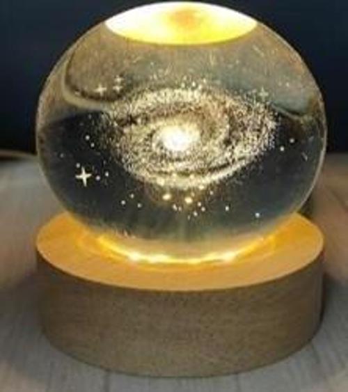 Dekoratif Samanyolu Tasarımlı Ahşap Altlıklı Işıklı Cam Küre Büyük Boy Cam:8cm Ahşap:2cm