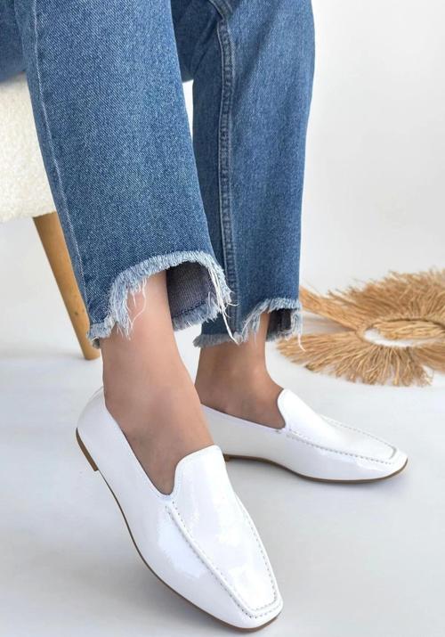 Betra Beyaz Rugan Babet Ayakkabı