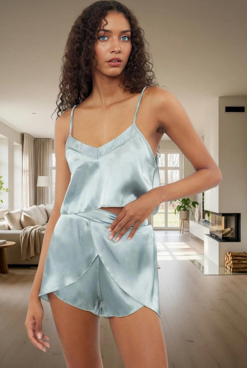 Evde Rahatlık ve Şıklık Saten Pijama Takımı Özenle Seçilmiş Zarifane Tasarım Seçkin Malzeme