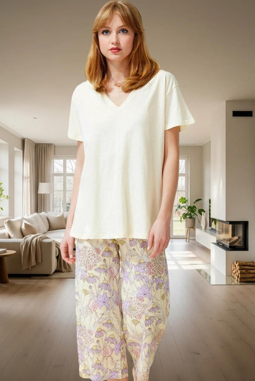 Rahat Örme Pijama Takımı Çiçek Desenli Kapri Pantolon Bisiklet Yaka Zarifane Tasarım