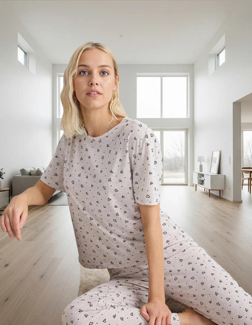 Rahat Örme Pijama Takımı Kalp Desenli Yumuşak Polyester Pamuk Karışımı Modern Stil