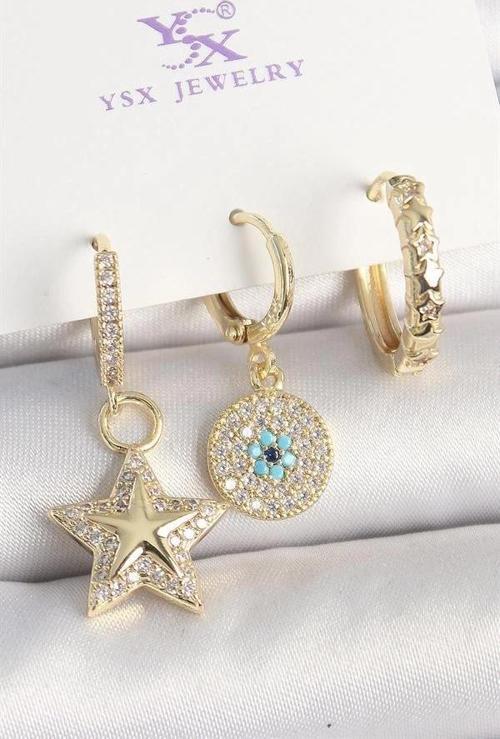 Pirinç Gold Renk Zirkon Taşlı Sallantı Yıldız Model Nazar Boncuk Detay 3'Lü Kadın Kombin Küpe