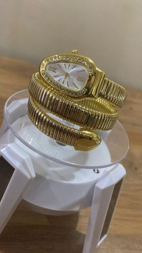 Yeni Sezon 2025 Blvgari Model Ser Yılan Sarmal Kol Saati Gold Serisi