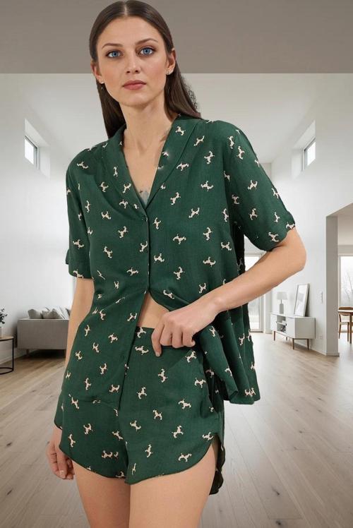 Kadın Kısa Kollu %100 Pamuklu Köpek Desenli Pijama Takımı Mükemmel Uyum Modern Stil Kaliteli İşçilik