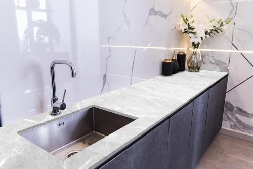 Tezgah Üstü Fayans Kaplama Folyosu Mutfak Tezgahı Kaplama Doğal Mermer Dokusu 70 cm x 4 Metre