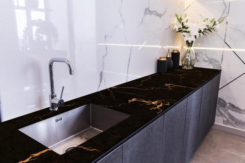 Tezgah Üstü Fayans Kaplama Folyosu Mutfak Tezgahı Kaplama Black Golden Marble 70 cm x 4 Metre