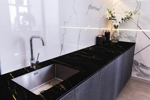 Tezgah Üstü Fayans Kaplama Folyosu Mutfak Tezgahı Kaplama Black Golden Onyx 70 cm x 5 Metre