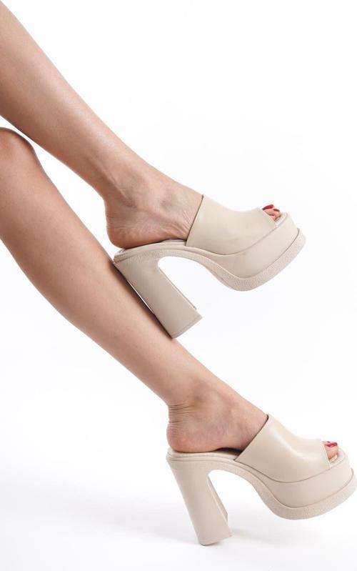 Kadın Marci Krem Cilt Geniş Bantlı (12 Cm ) Platform Topuklu Terlik