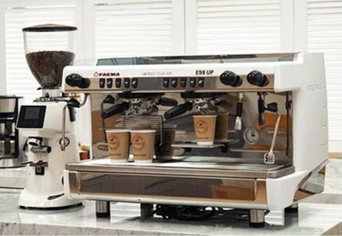 Faema E98 Up A2 Tall Cup Tam Otomatik Espresso Kahve Makinesi, 2 Gruplu, Beyaz