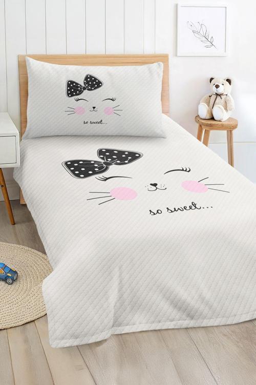 Sevimli Kedi Desenli Çocuk Ve Genç Odası Pike Takımı Yatak Örtüsü