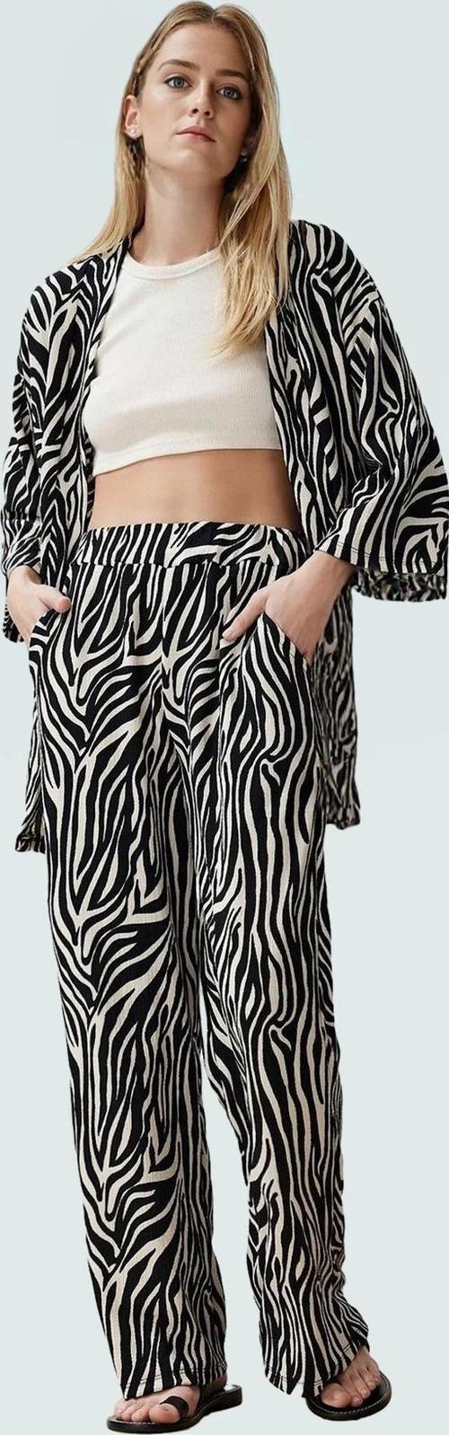 Rahat Kesim Leopar Desenli Örme Takım Günlük Şıklık İçin Trend Tasarım Zarifane