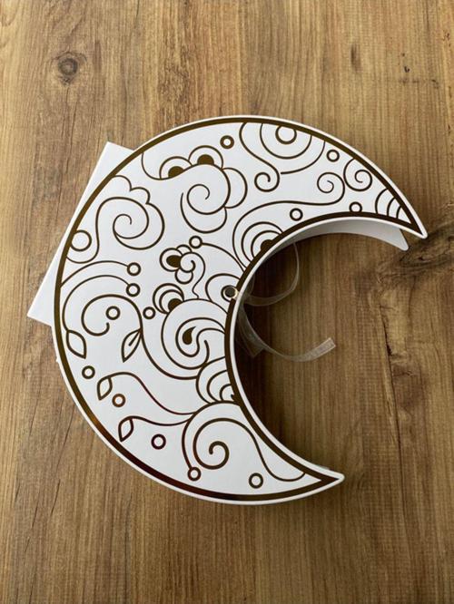 Krem Rengi Ay Kutuda Çikolatalar, Bayram, Ramazan Çikolatası, Hediyelik Çikolata