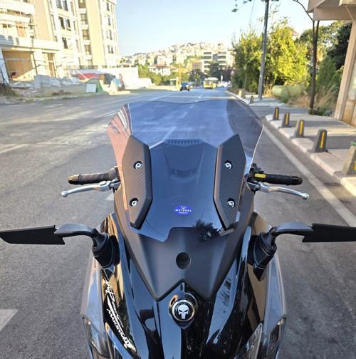 Sym Maxsym TL 508 Siperlik Ön Cam 2022-2025 Model 41cm Füme Renkli 4mm SPORTİF